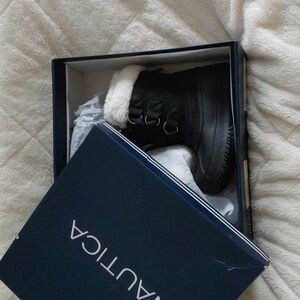 NWT Toddler snow boots size 6